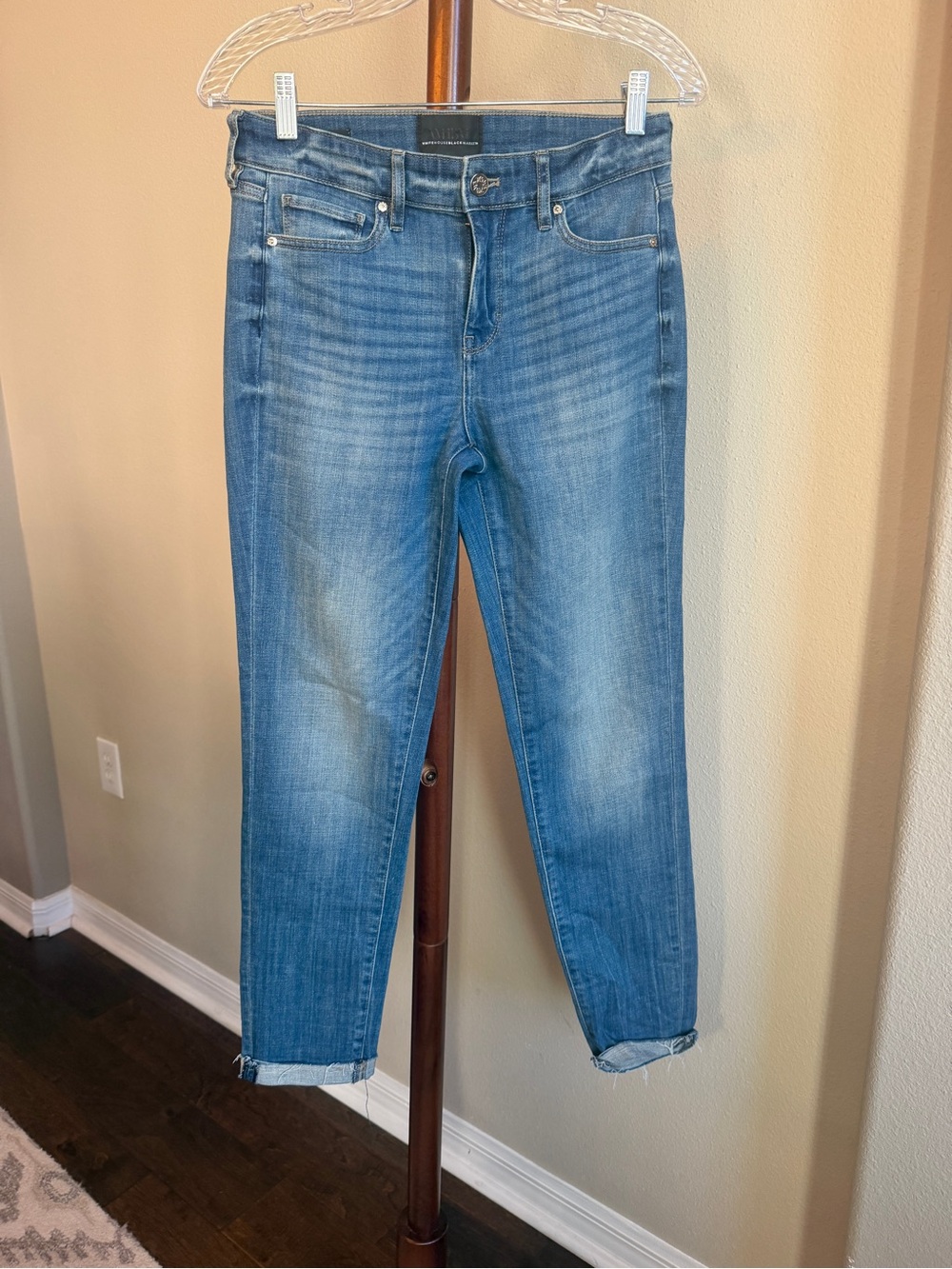 White House Black Market Girlfriend Jeans Mid-Rise Cuffed Ankle Size 0